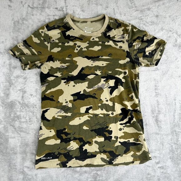 Nike Tee Mens Small Short Sleeve T-Shirt Camo Athletic Green Pullover - Picture 1 of 8
